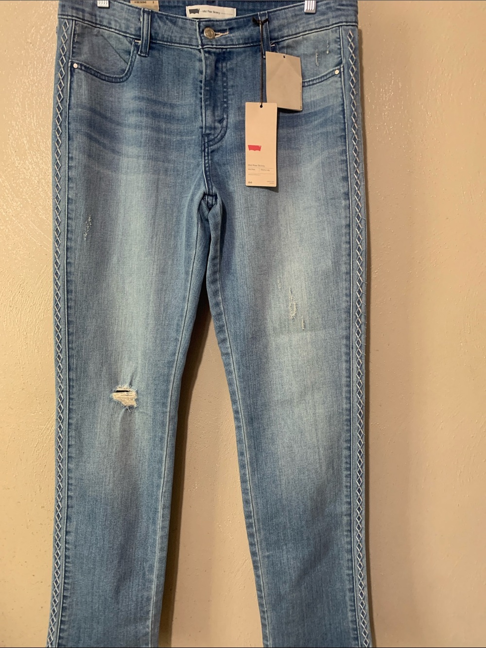 Levi's size 12/31 Light Blue Cropped Jeans with Side Stitch Detail NWT - Picture 5 of 6